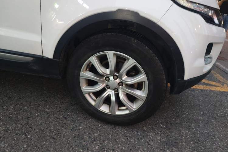 Used Land Rover Range Evoque 2015 2.0T Five-Door Fashion Edition Right Front Wheel Hub
