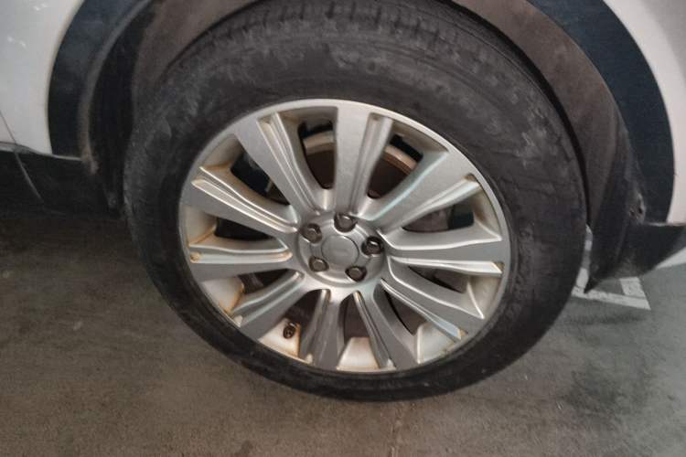 Used Land Rover Range Evoque 2015 2.0T Five-Door Zhiyao Edition Right Front Wheel Hub