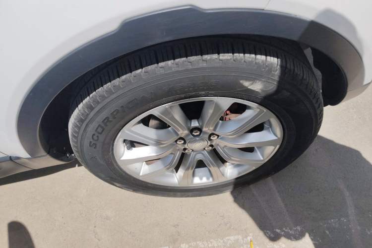 Used Land Rover Range Evoque 2015 2.0T Five-Door Fashion Edition Right Front Wheel Hub