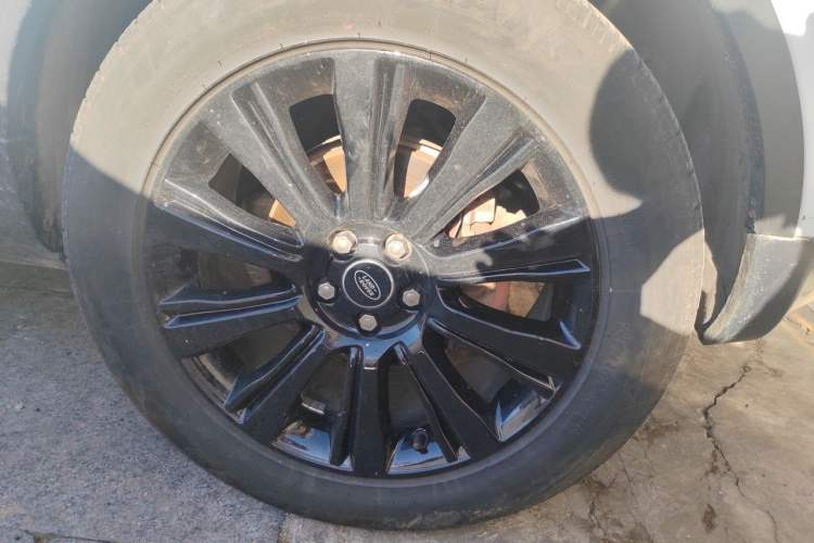 Used Land Rover Range Evoque 2015 2.0T Five-Door Zhiyao Edition Right Front Wheel Hub