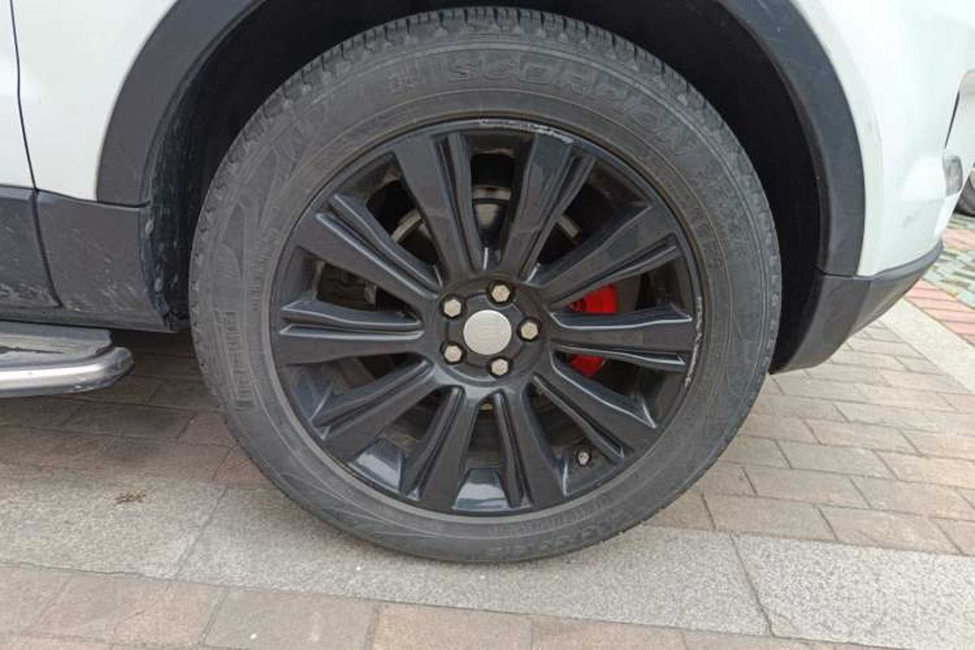 Used Land Rover Range Evoque 2015 2.0T Five-Door Zhiyao Edition Right Front Wheel Hub