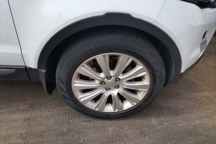 Used Land Rover Range Evoque 2015 2.0T Five-Door Zhiyao Edition Right Front Wheel Hub