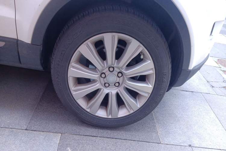 Used Land Rover Range Evoque 2015 2.0T Five-Door Zhiyao Edition Right Front Wheel Hub
