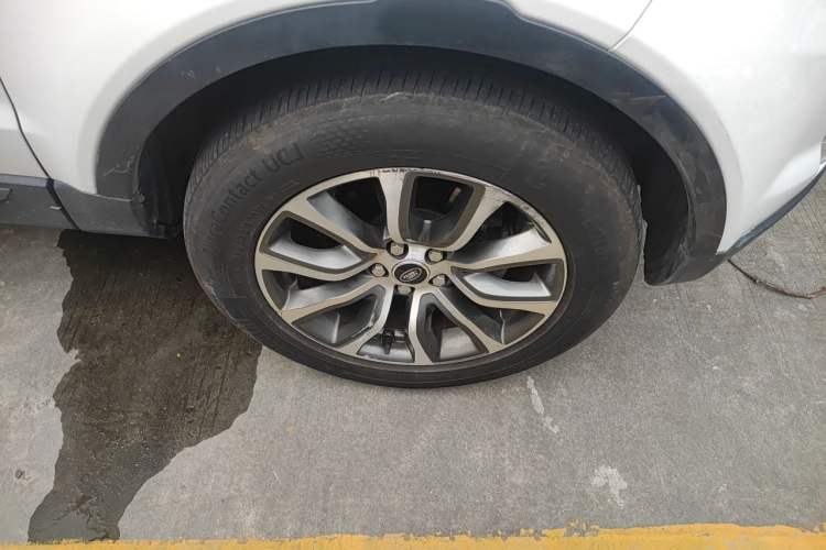 Used Land Rover Range Evoque 2015 2.0T Five-Door Fashion Edition Right Front Wheel Hub