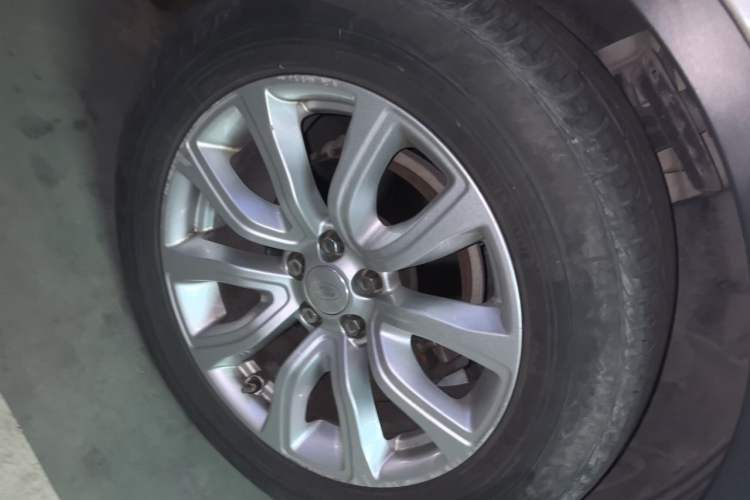 Used Land Rover Range Evoque 2015 2.0T Five-Door Fashion Edition Right Front Wheel Hub