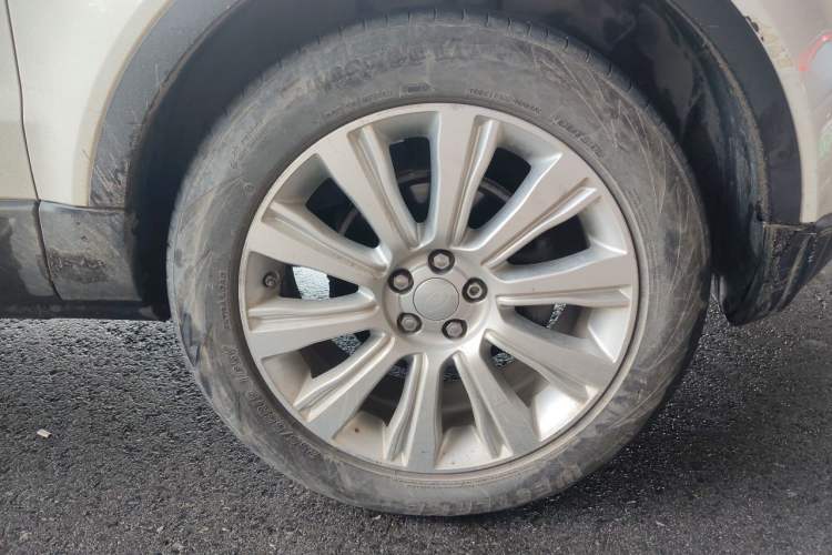 Used Land Rover Range Evoque 2015 2.0T Five-Door Zhiyao Edition Right Front Wheel Hub