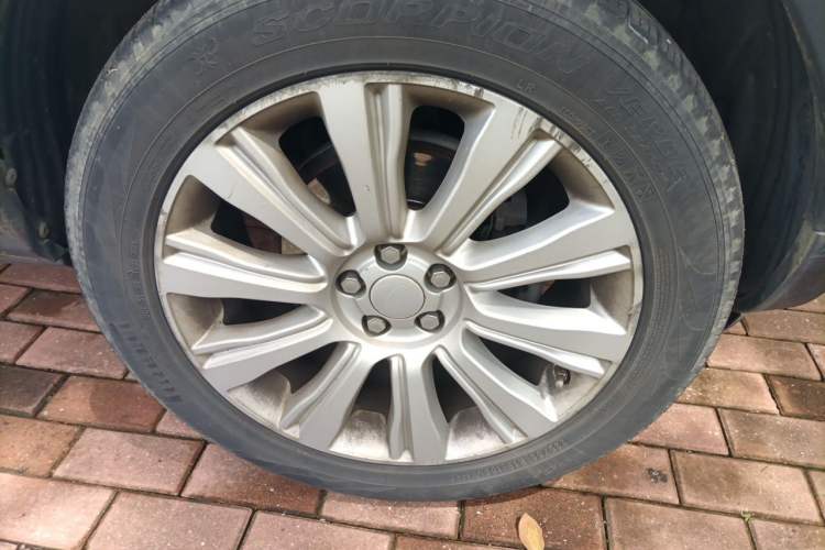 Used Land Rover Range Evoque 2015 2.0T Five-Door Zhiyao Edition Right Front Wheel Hub