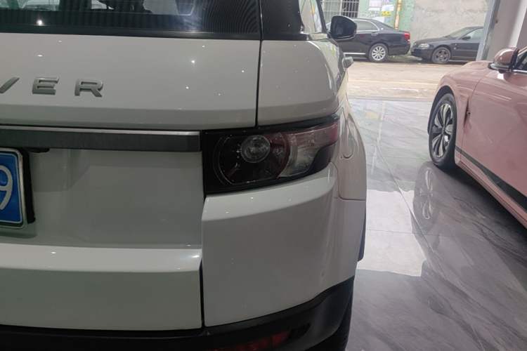 Used Land Rover Range Evoque 2015 2.0T Five-Door Zhiyao Edition Right Rear Taillight
