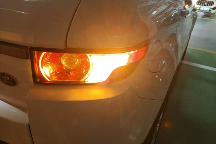 Used Land Rover Range Evoque 2015 2.0T Five-Door Zhiyao Edition Right Rear Taillight