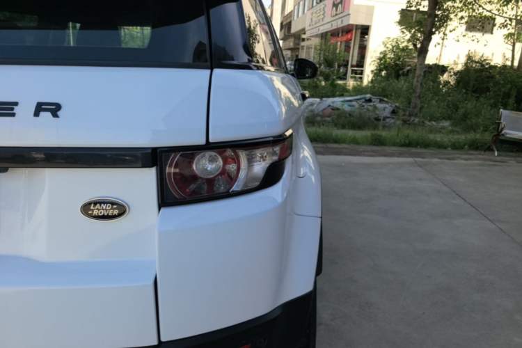 Used Land Rover Range Evoque 2015 2.0T Five-Door Zhiyao Edition Right Rear Taillight
