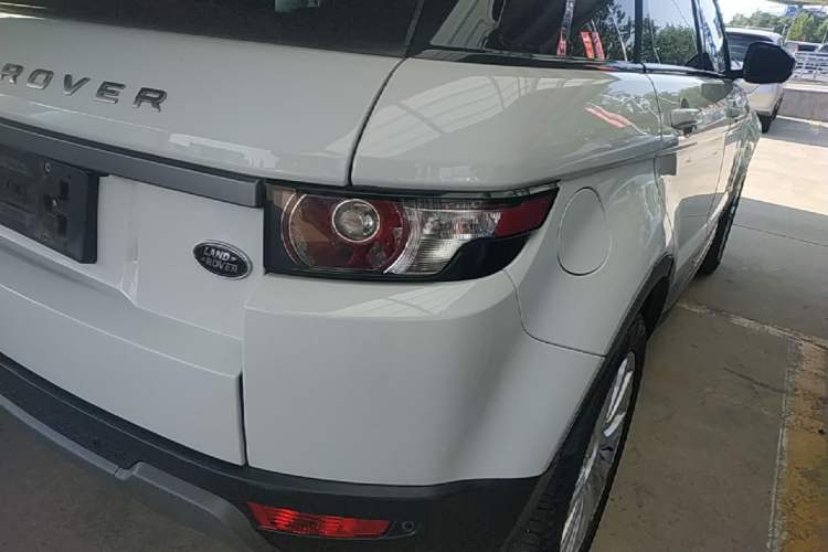 Used Land Rover Range Evoque 2015 2.0T Five-Door Zhiyao Edition Right Rear Taillight