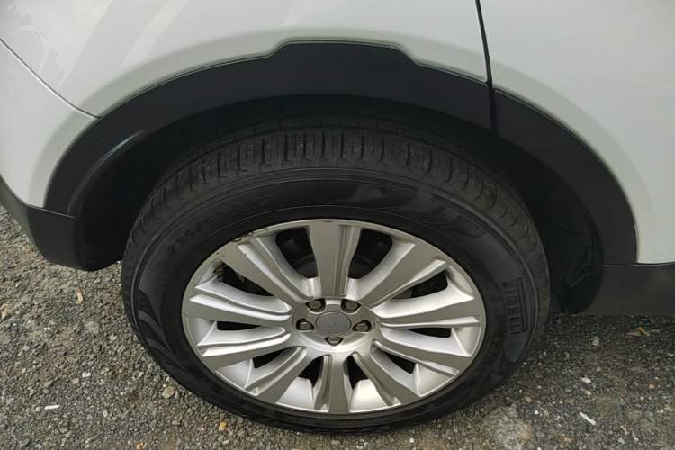 Used Land Rover Range Evoque 2015 2.0T Five-Door Zhiyao Edition Right Rear Wheel Hub