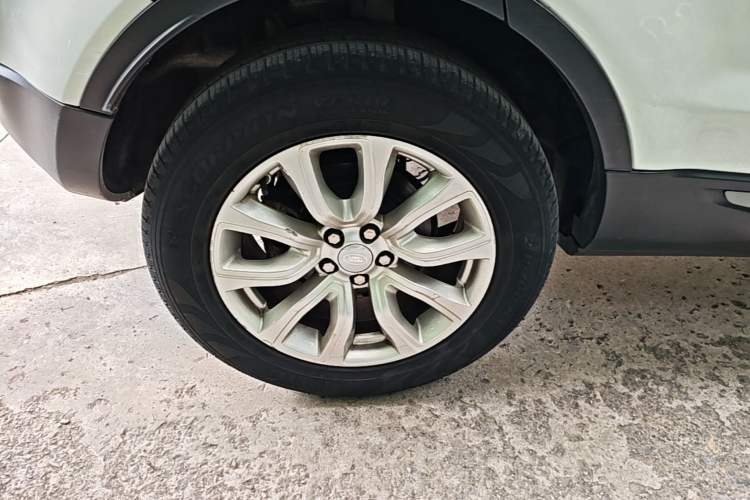 Used Land Rover Range Evoque 2015 2.0T Five-Door Fashion Edition Right Rear Wheel Hub
