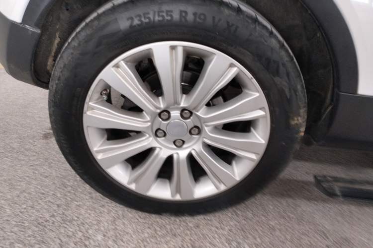 Used Land Rover Range Evoque 2015 2.0T Five-Door Zhiyao Edition Right Rear Wheel Hub
