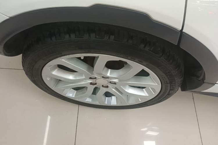 Used Land Rover Range Evoque 2015 2.0T 5-Door Ignite Edition Right Rear Wheel Hub