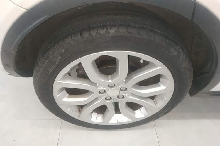 Used Land Rover Range Evoque 2015 2.0T 5-Door Ignite Edition Right Rear Wheel Hub