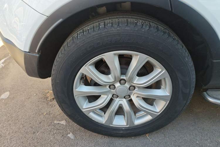 Used Land Rover Range Evoque 2015 2.0T Five-Door Fashion Edition Right Rear Wheel Hub