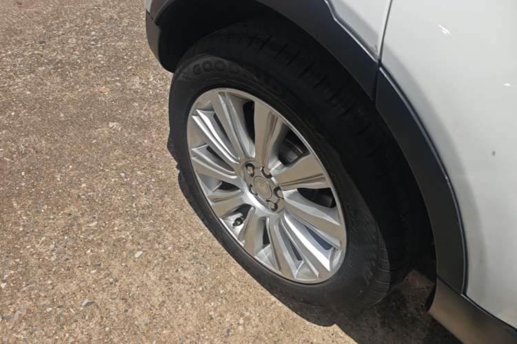Used Land Rover Range Evoque 2015 2.0T Five-Door Zhiyao Edition Right Rear Wheel Hub