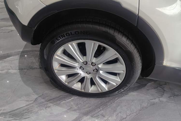 Used Land Rover Range Evoque 2015 2.0T Five-Door Zhiyao Edition Right Rear Wheel Hub