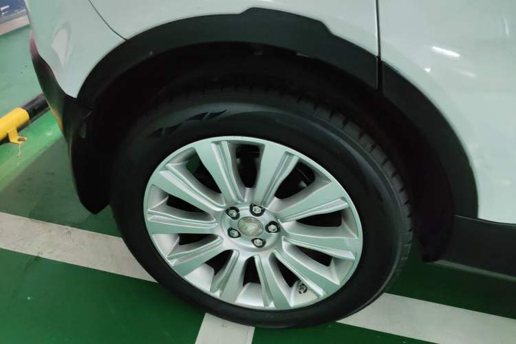 Used Land Rover Range Evoque 2015 2.0T Five-Door Zhiyao Edition Right Rear Wheel Hub