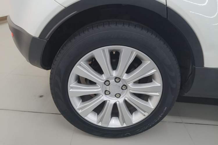 Used Land Rover Range Evoque 2015 2.0T Five-Door Zhiyao Edition Right Rear Wheel Hub