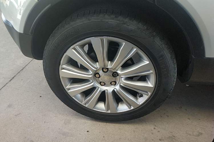 Used Land Rover Range Evoque 2015 2.0T Five-Door Zhiyao Edition Right Rear Wheel Hub