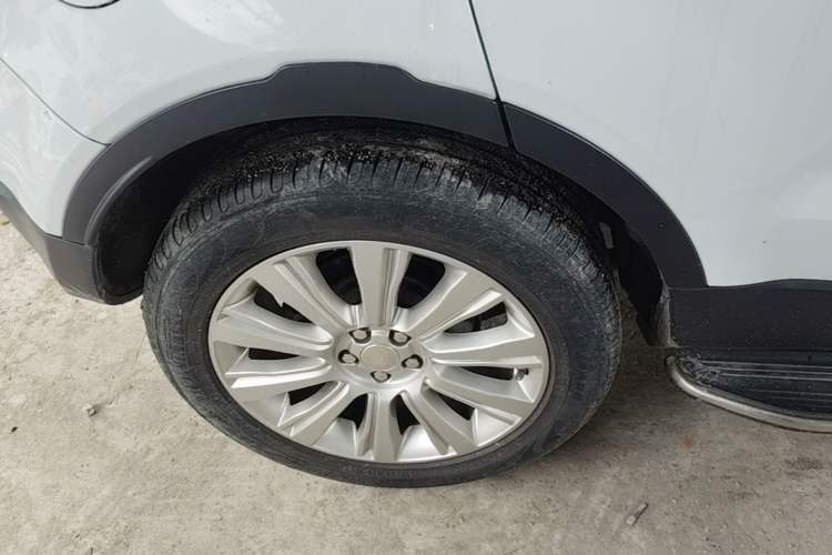 Used Land Rover Range Evoque 2015 2.0T Five-Door Zhiyao Edition Right Rear Wheel Hub