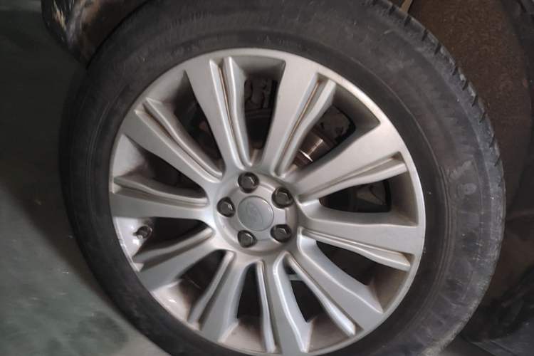 Used Land Rover Range Evoque 2015 2.0T Five-Door Zhiyao Edition Right Rear Wheel Hub