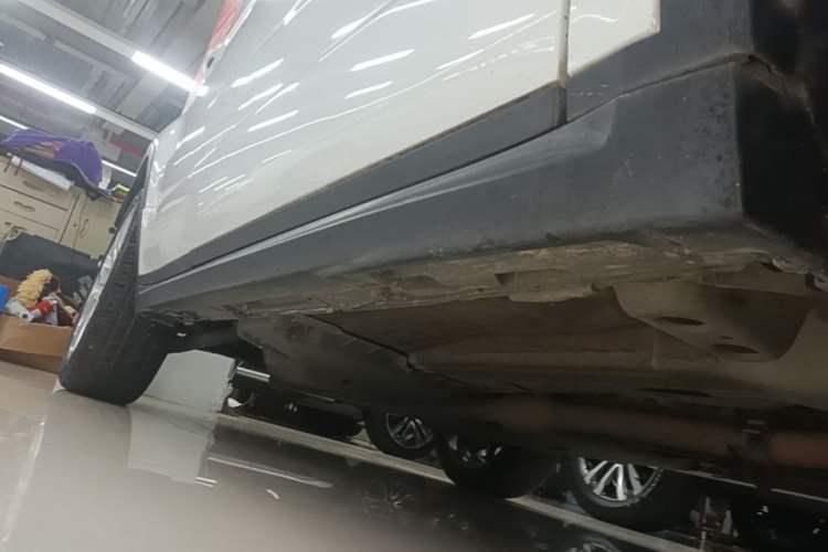 Used Land Rover Range Evoque 2015 2.0T 5-Door Ignite Edition Right Side Sill