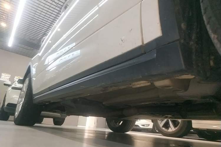 Used Land Rover Range Evoque 2015 2.0T 5-Door Ignite Edition Right Side Sill