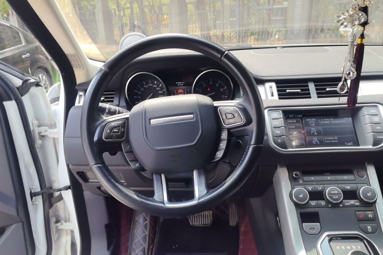 Used Land Rover Range Evoque 2015 2.0T Five-Door Zhiyao Edition Steering Wheel