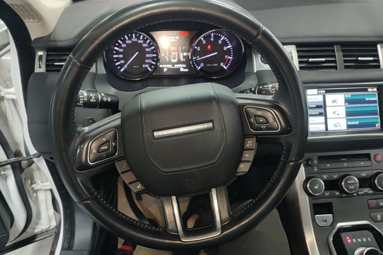 Used Land Rover Range Evoque 2015 2.0T Five-Door Zhiyao Edition Steering Wheel