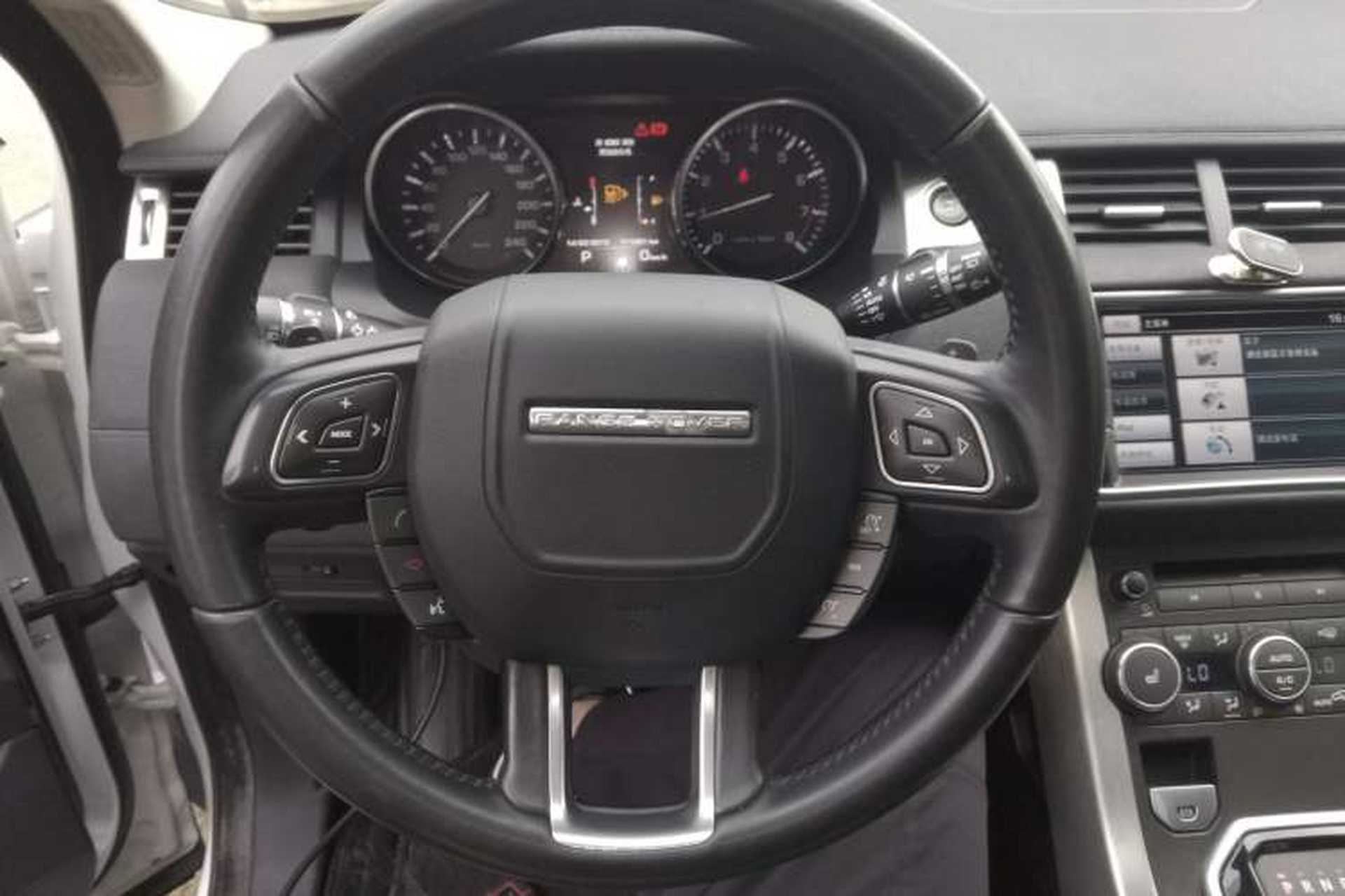 Used Land Rover Range Evoque 2015 2.0T Five-Door Zhiyao Edition Steering Wheel
