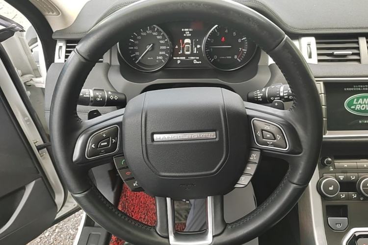 Used Land Rover Range Evoque 2015 2.0T Five-Door Zhiyao Edition Steering Wheel