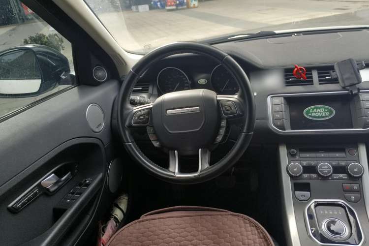 Used Land Rover Range Evoque 2015 2.0T 5-Door Luxury Edition Steering Wheel