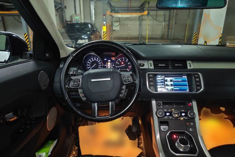 Used Land Rover Range Evoque 2015 2.0T Five-Door Zhiyao Edition Steering Wheel