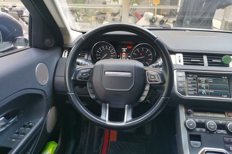 Used Land Rover Range Evoque 2015 2.0T Five-Door Zhiyao Edition Steering Wheel