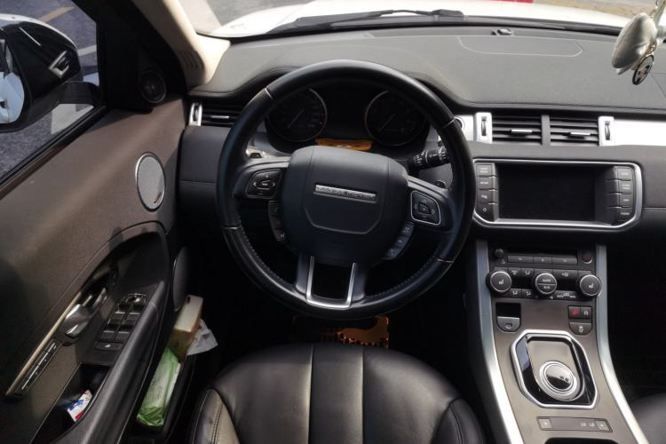 Used Land Rover Range Evoque 2015 2.0T Five-Door Zhiyao Edition Steering Wheel