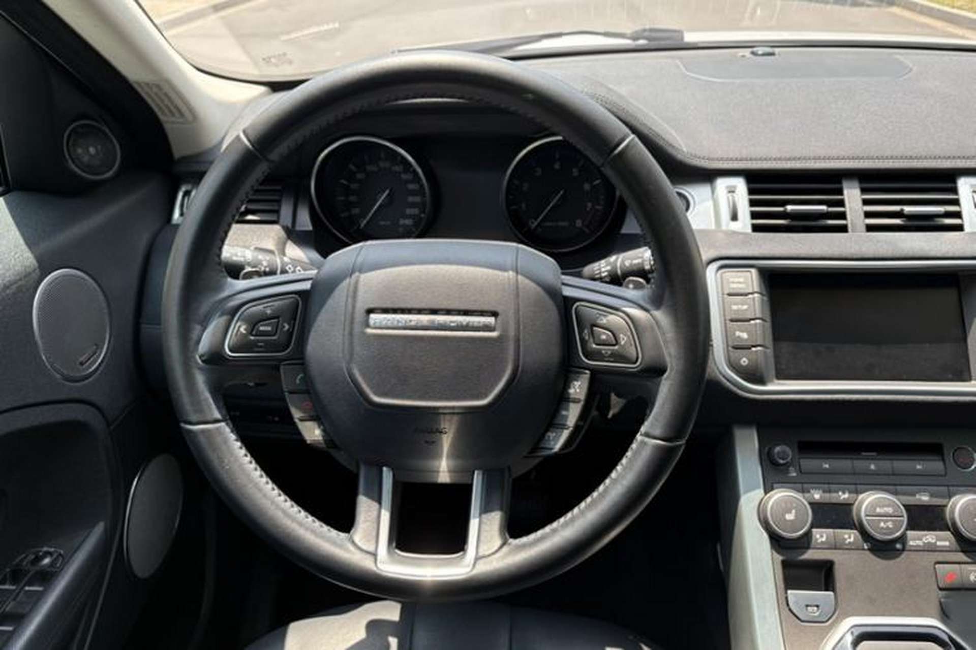 Used Land Rover Range Evoque 2015 2.0T Five-Door Zhiyao Edition Steering Wheel