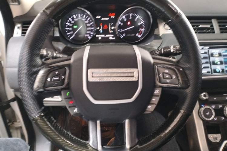Used Land Rover Range Evoque 2015 2.0T Five-Door Zhiyao Edition Steering Wheel