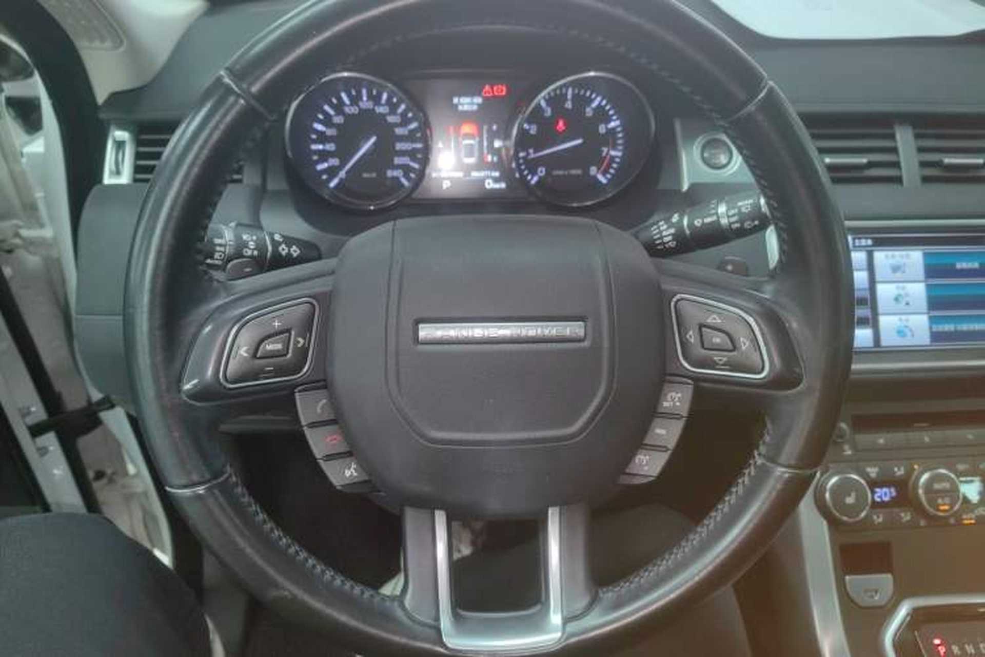 Used Land Rover Range Evoque 2015 2.0T 5-Door Luxury Edition Steering Wheel