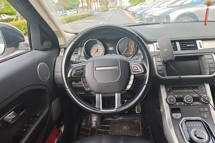 Used Land Rover Range Evoque 2015 2.0T Five-Door Zhiyao Edition Steering Wheel