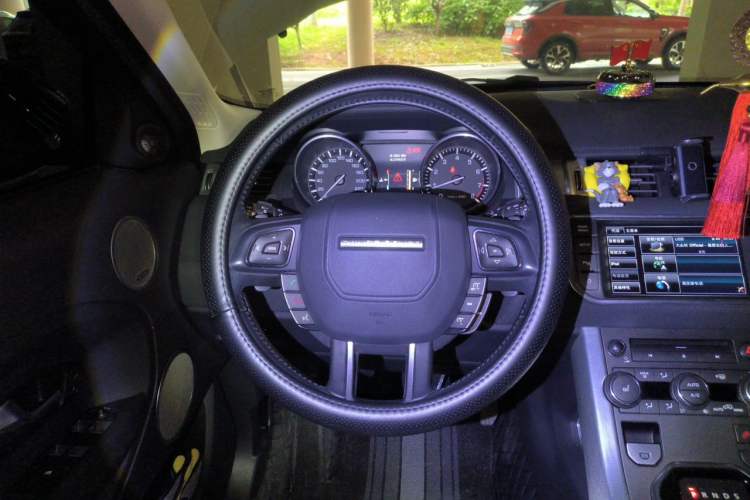 Used Land Rover Range Evoque 2015 2.0T Five-Door Zhiyao Edition Steering Wheel