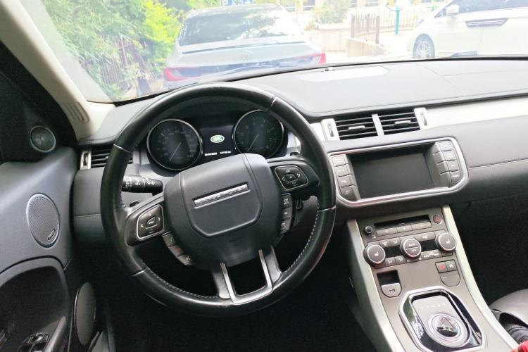 Used Land Rover Range Evoque 2015 2.0T Five-Door Zhiyao Edition Steering Wheel