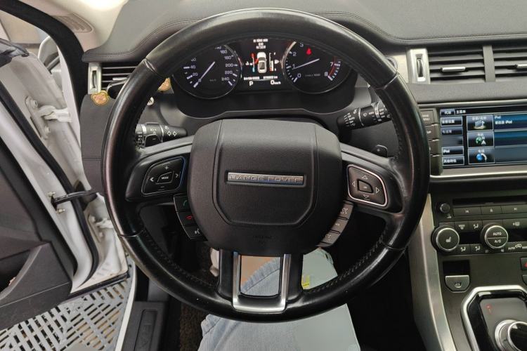 Used Land Rover Range Evoque 2015 2.0T Five-Door Zhiyao Edition Steering Wheel