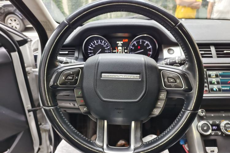 Used Land Rover Range Evoque 2015 2.0T Five-Door Zhiyao Edition Steering Wheel
