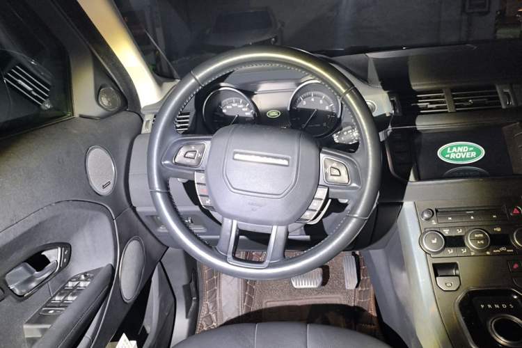 Used Land Rover Range Evoque 2015 2.0T Five-Door Zhiyao Edition Steering Wheel