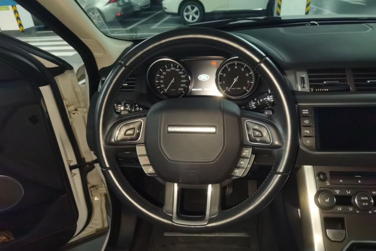 Used Land Rover Range Evoque 2015 2.0T 5-Door Luxury Edition Steering Wheel