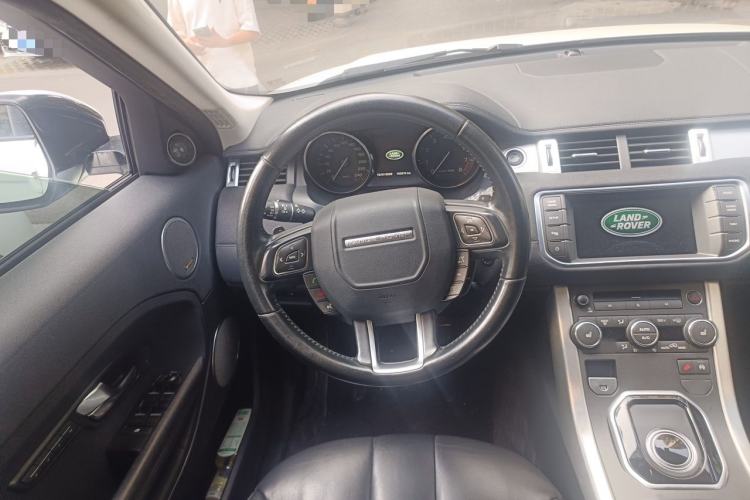 Used Land Rover Range Evoque 2015 2.0T Five-Door Zhiyao Edition Steering Wheel