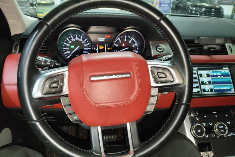 Used Land Rover Range Evoque 2015 2.0T Five-Door Zhiyao Edition Steering Wheel
